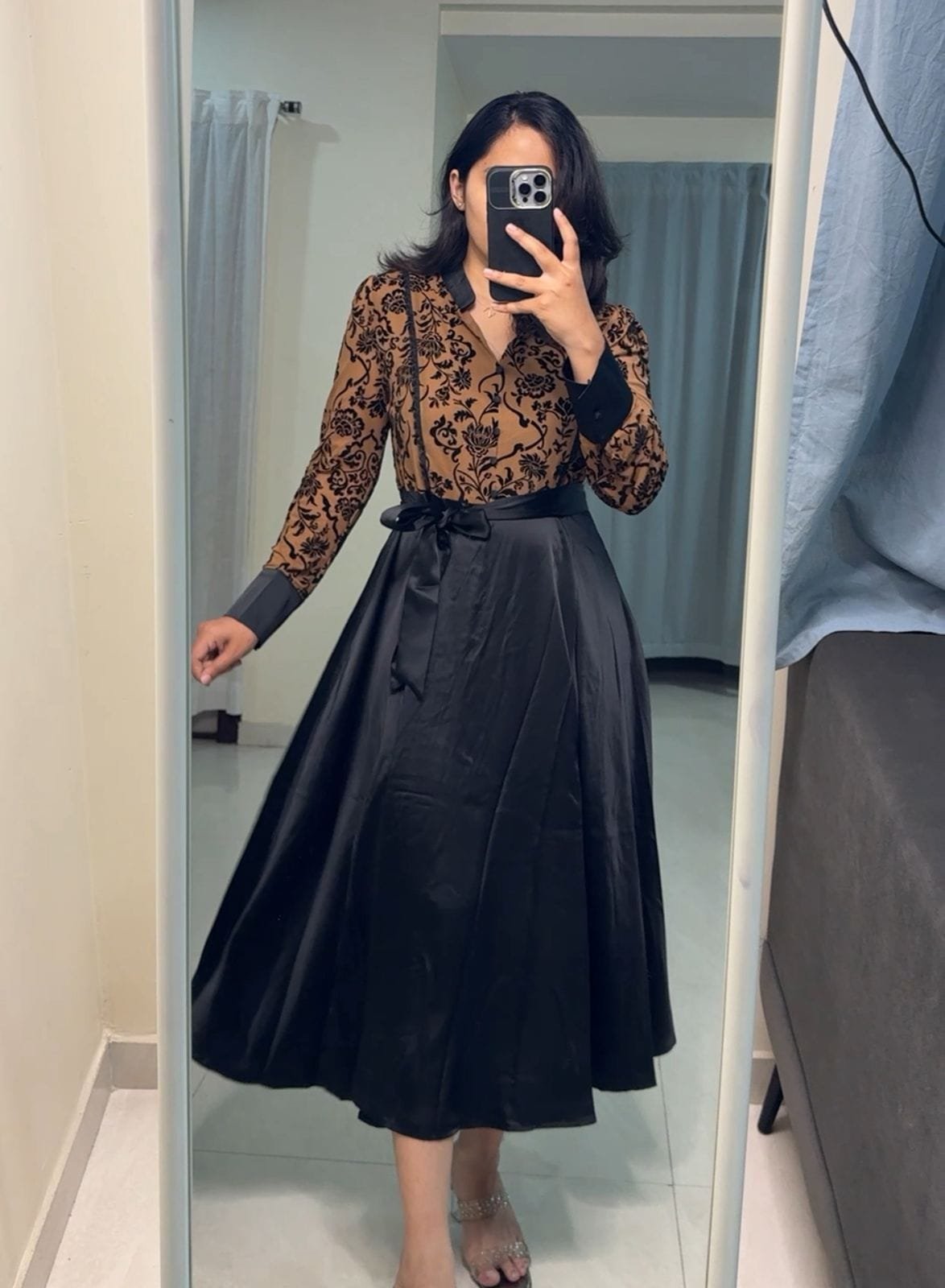Xeni Velvet-Embossed Floral Dress image 3