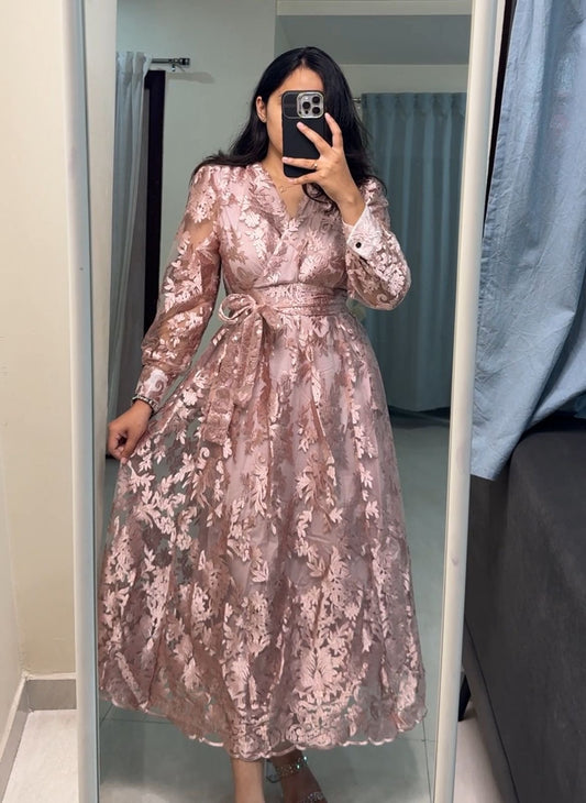 Nien Exquisite Tie Up Lace Dress