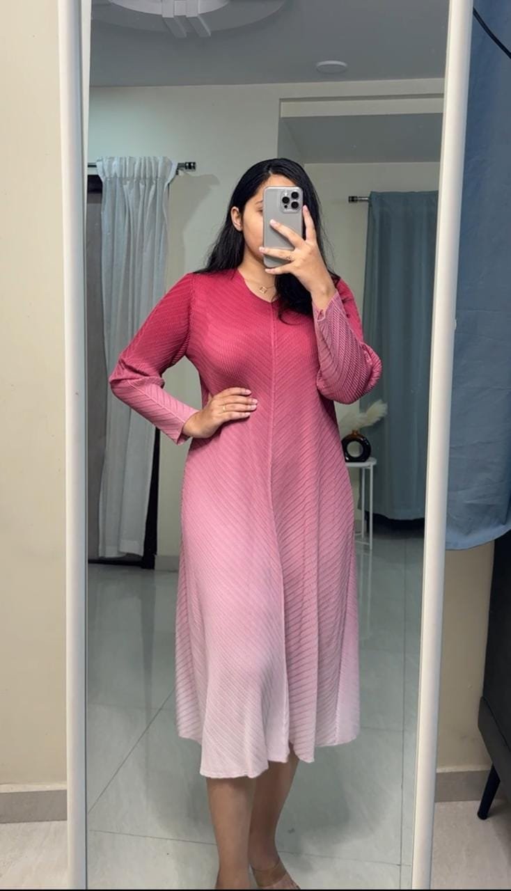 Luna Pleated Dresses image 1