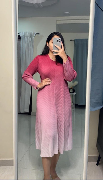 Luna Pleated Dresses image 1