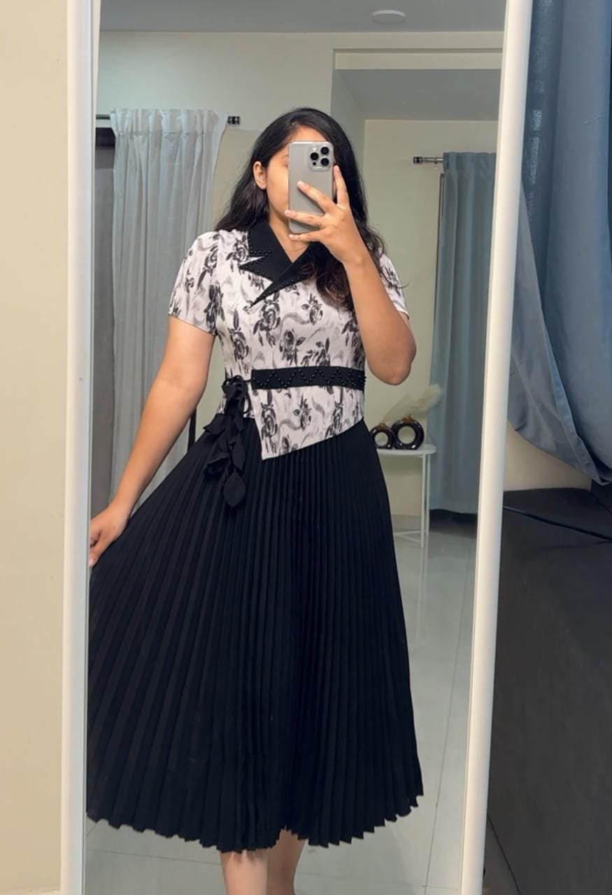 Layla Exclusive Pleated Dress - Black image