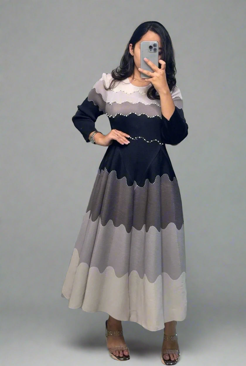 Dia Exclusive Pleated Dress - Black image
