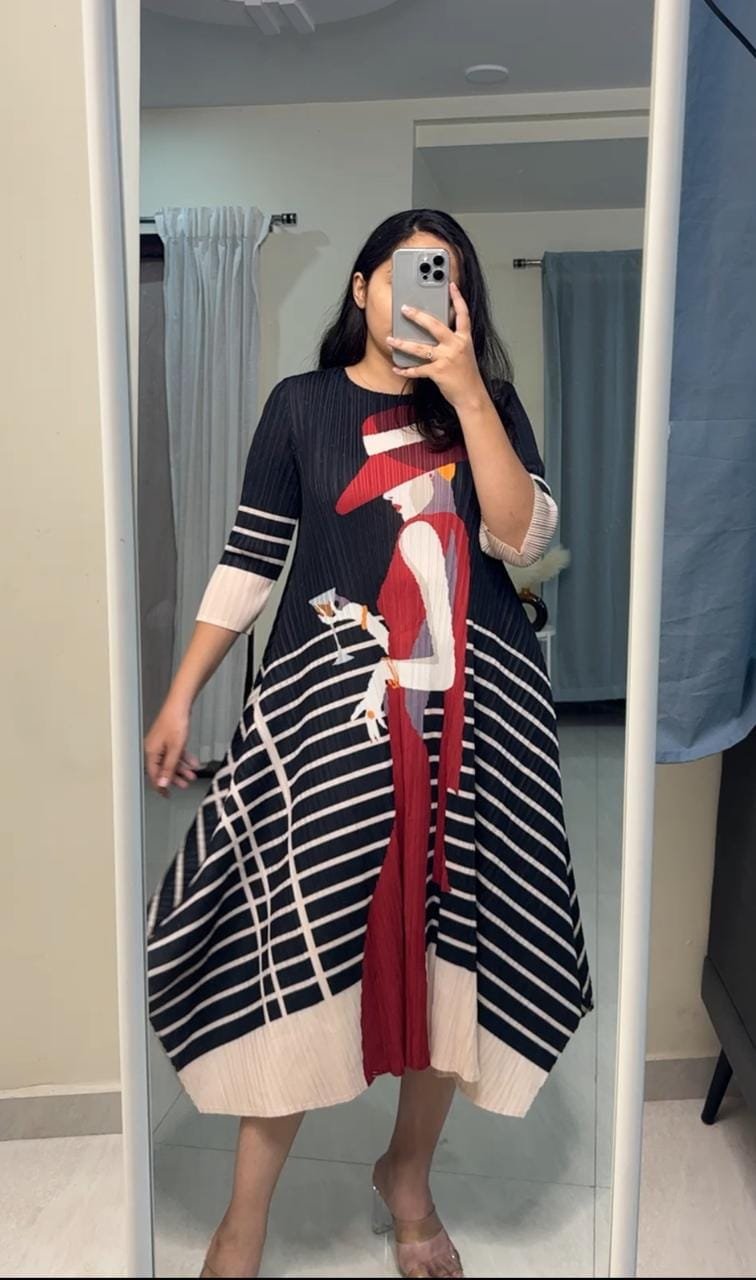 Luna Pleated Dresses image 6