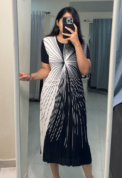 Tilly Pleated Midi Dress - 4 image
