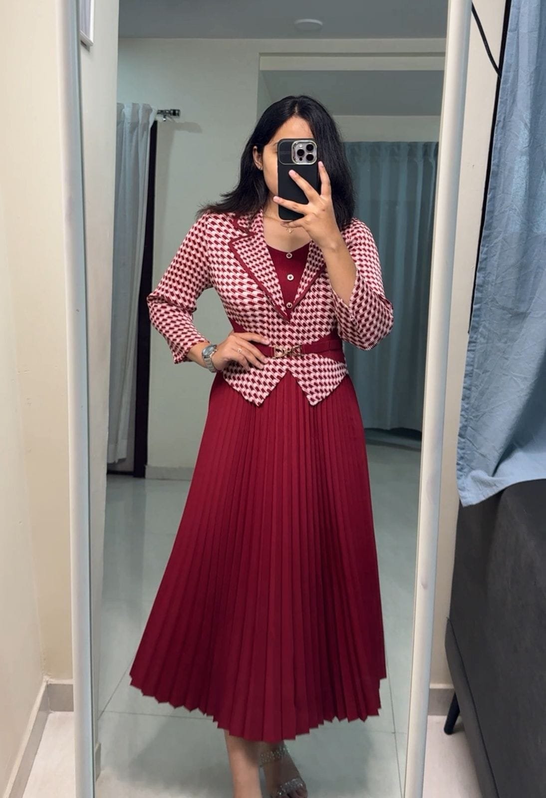 Jeri Exclusive Pleated Dress - Red image