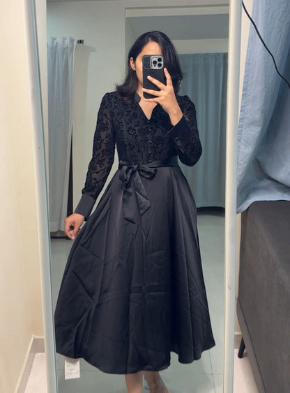 Xeni Velvet-Embossed Floral Dress - Black image