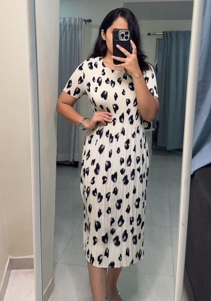 Tilly Pleated Midi Dress image 5